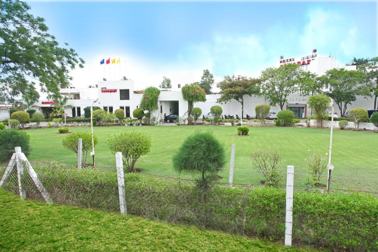 Chryso Hotels Pvt Ltd Ankleshwar Exterior foto