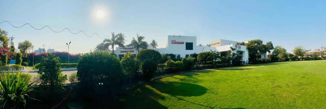 Chryso Hotels Pvt Ltd Ankleshwar Exterior foto