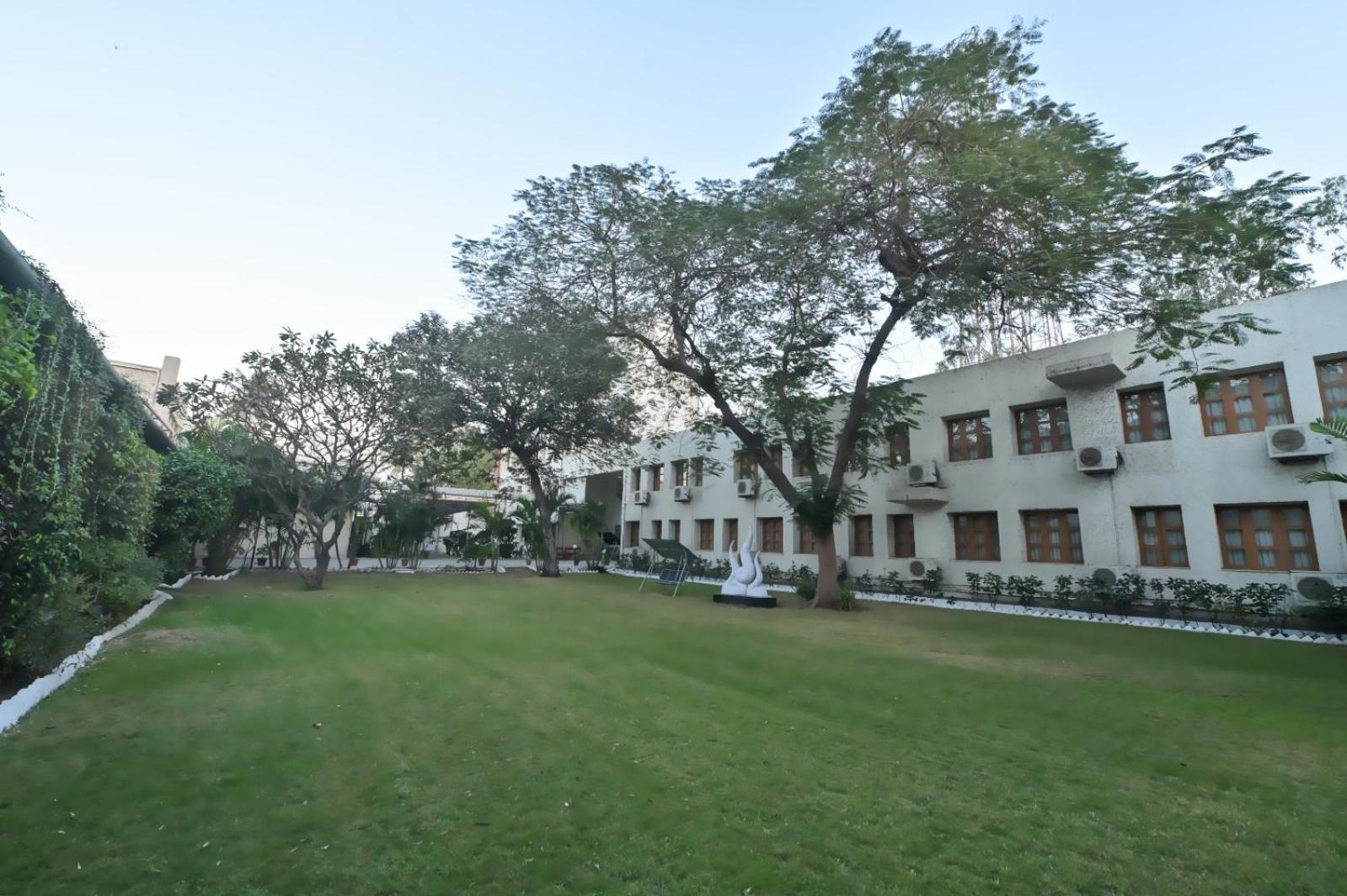 Chryso Hotels Pvt Ltd Ankleshwar Exterior foto